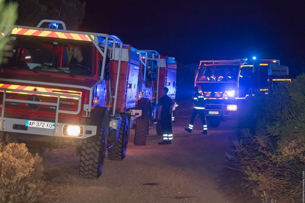 Cette intervention a nécessité l'intervention sur les lieux 21 véhicules et 64 Marins Pompiers  (Photo BMPM/MT Sionneau)