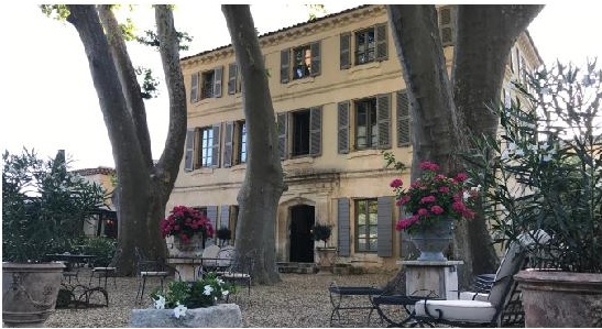 © La Bastide de Boulbon
