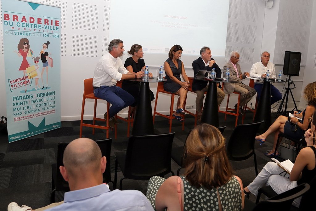 Les organisateurs et partenaires de la 4e édition de la Braderie du Centre-Ville de Marseille (Photo Robert Poulain)