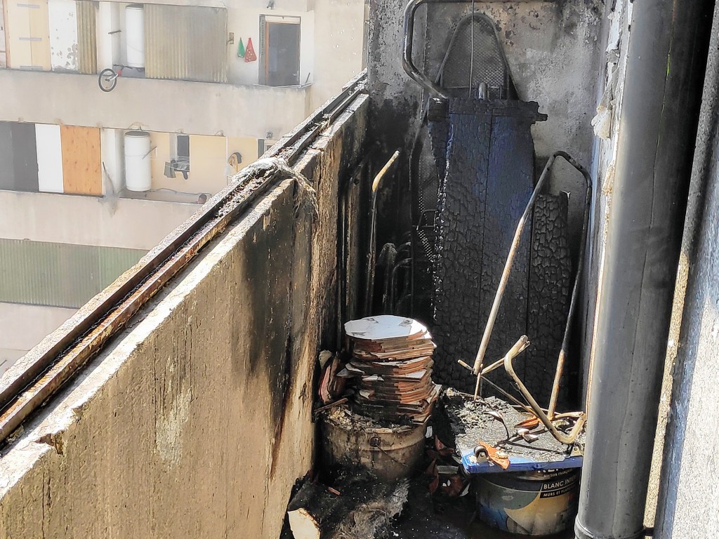 Le feu est parti du balcon d’un appartement situé 4e étage (Photo BMPM)