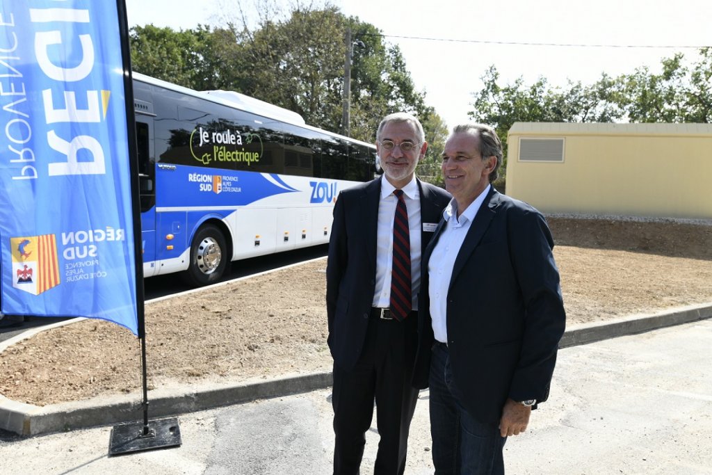 Thierry Mallet, PDG de Transdev et Renaud Muselier, président de la région Sud ont lancé la première ligne longue distance constituée de cars 100% électriques (Photo Franck Pennant) Thierry Mallet, PDG de Transdev et Renaud Muselier, président de la région Sud ont lancé la première ligne longue distance constituée de cars 100% électriques (Photo Franck Pennant)