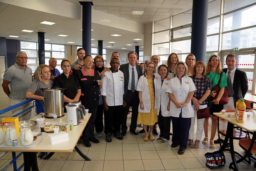 Renaud Muselier rencontre les agents du lycée Saint-Charles (Photo Robert Poulain)