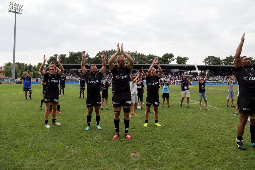 Tour d'honneur des joueurs de Provence Rugby  (Photo Robert Poulain)