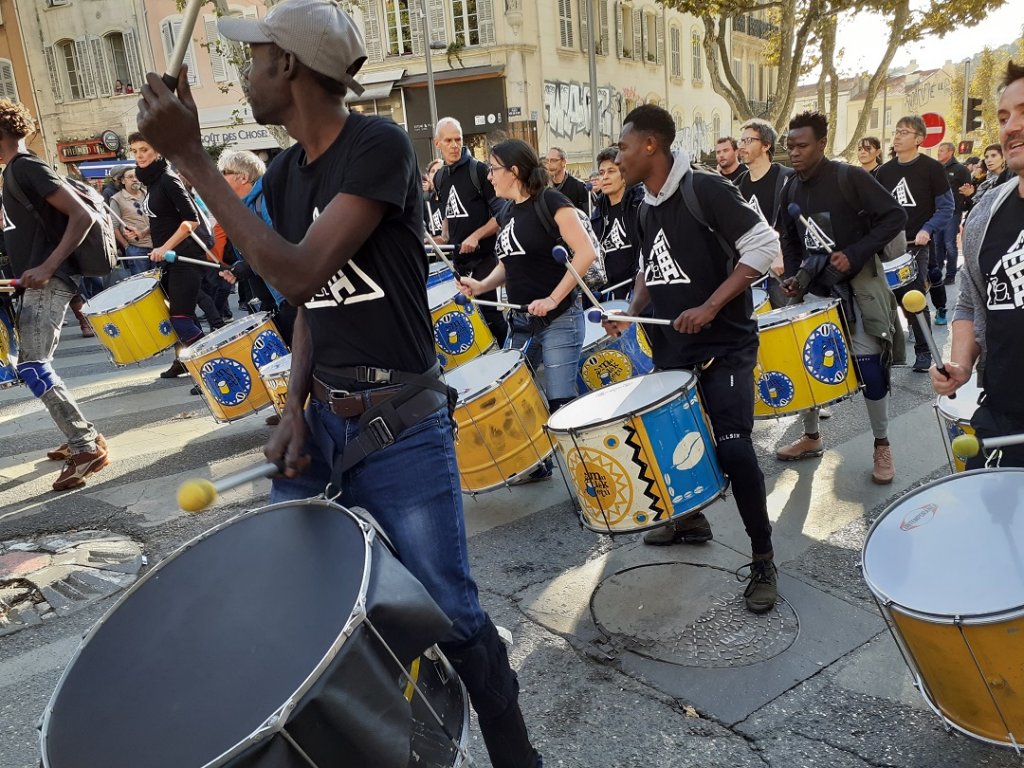 Une marche soutenue par les percussions (Photo M.B.) Une marche soutenue par les percussions (Photo M.B.)