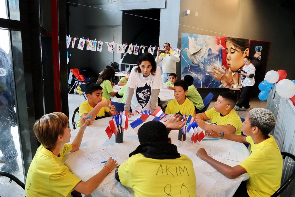 Des ateliers pour les enfants sur les valeurs de la République organisés par Linda zoubir (Photo Robert Poulain) Des ateliers pour les enfants sur les valeurs de la République organisés par Linda zoubir (Photo Robert Poulain)