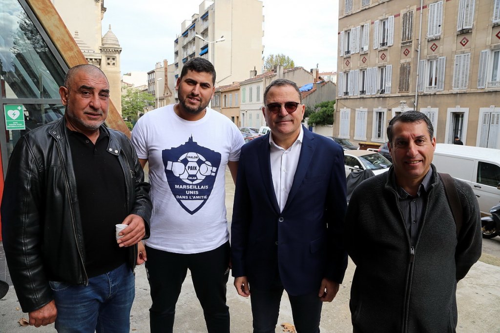 Bruno Benjamin, président du Crif entouré de Hamza, de Synergie Frais Vallon et de représentants de la Chambre Économique France-Tunisie (Photo Robert Poulain) Bruno Benjamin, président du Crif entouré de Hamza, de Synergie Frais Vallon et de représentants de la Chambre Économique France-Tunisie (Photo Robert Poulain)