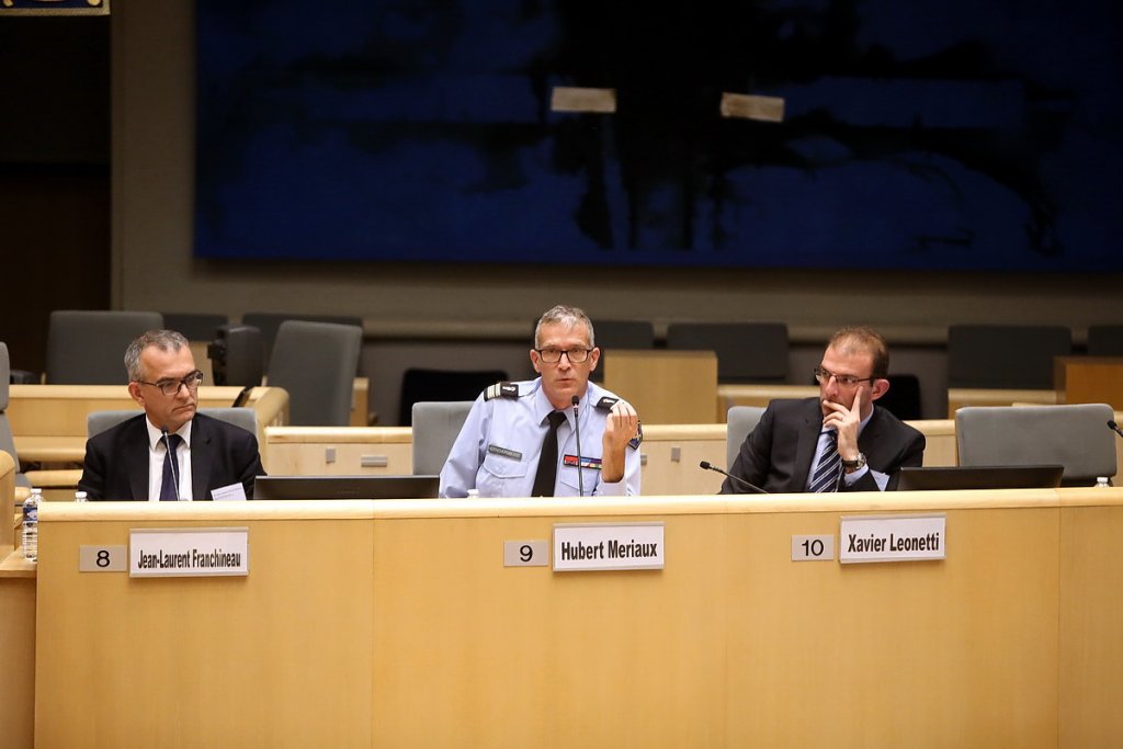 Jean-Laurent Franchineau - Directeur Grands Comptes Publics, Défense et Sécurité Institut Vedecom -Lcl. Hubert Meriaux, commandant en second du groupement de gendarmerie départementale de Vaucluse -Xavier Léonetti, Substitut du procureur de Marseille (Photo Robert Poulain)