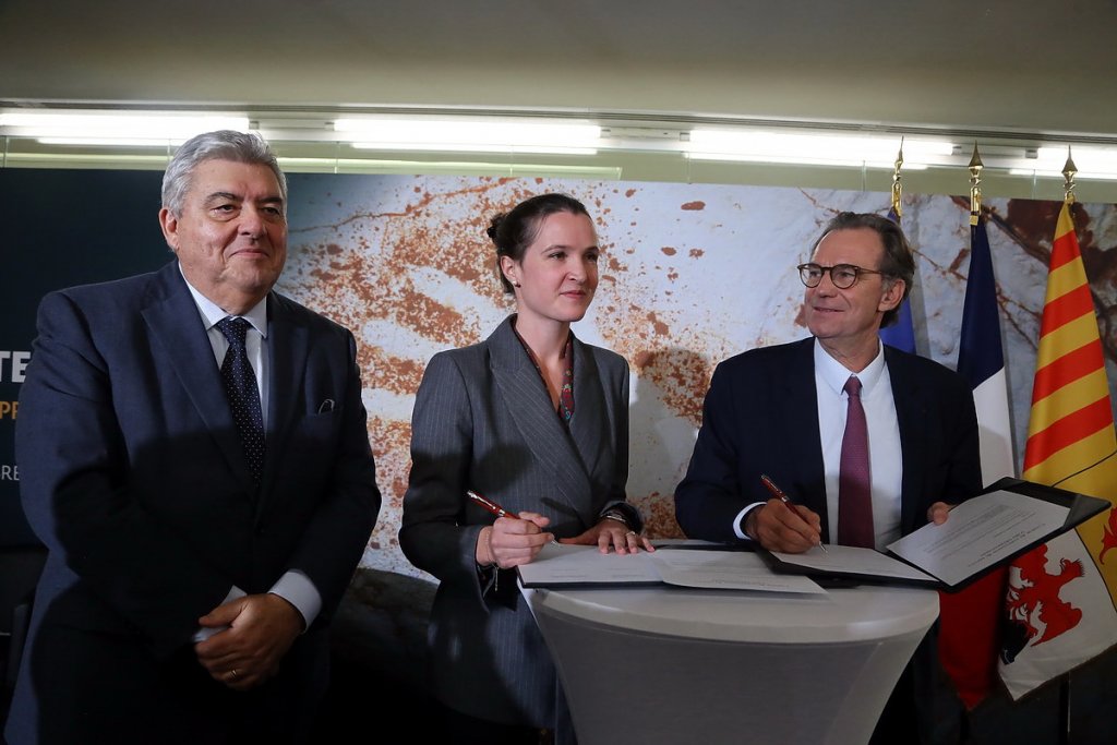 Signature d'une convention entre le préfet Pierre Dartout, Geneviève Rossillon et Renaud Muselier (Photo Robert Poulain)
