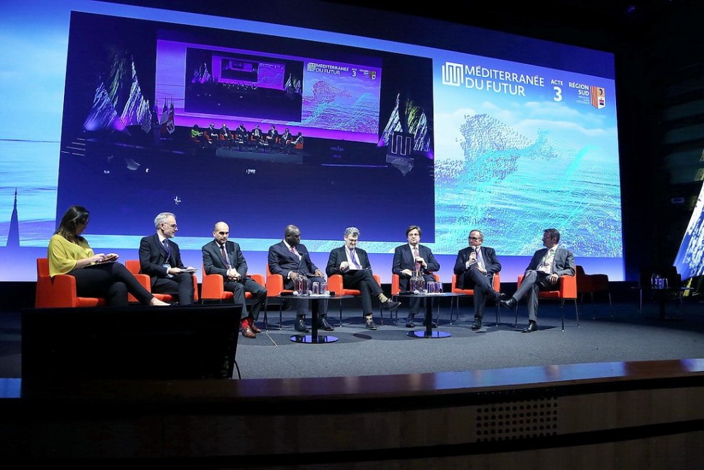 Table ronde (Photo Robert Poulain)