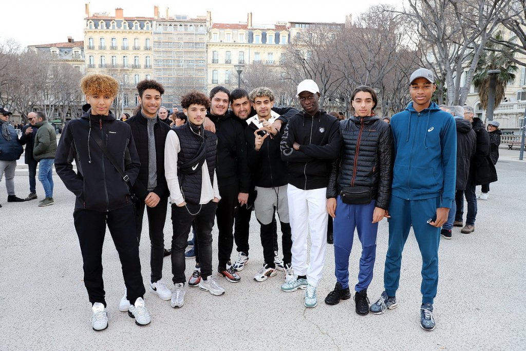 Des jeunes de Frais-Vallon (13e) ont rejoint le rassemblement (Photo Robert Poulain)