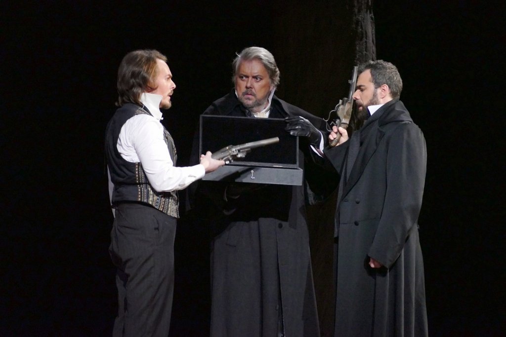 Lenski, Thomas Bettinger, Jean-Marie Delpas, Zaretski et Onéguine, Régis Mengus, se préparent au duel. Photo Christian Dresse