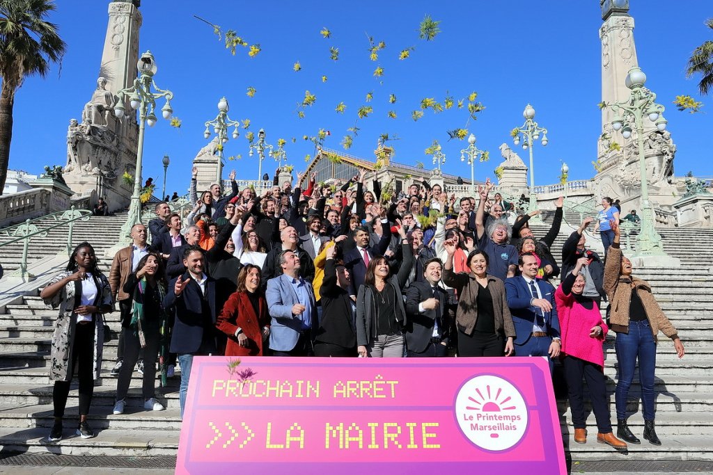 Les 101 candidats du Printemps Marseillais sur les marches de la Garde Saint-Charles de Marseille (Photo Robert Poulain) Les 101 candidats du Printemps Marseillais sur les marches de la Garde Saint-Charles de Marseille (Photo Robert Poulain)