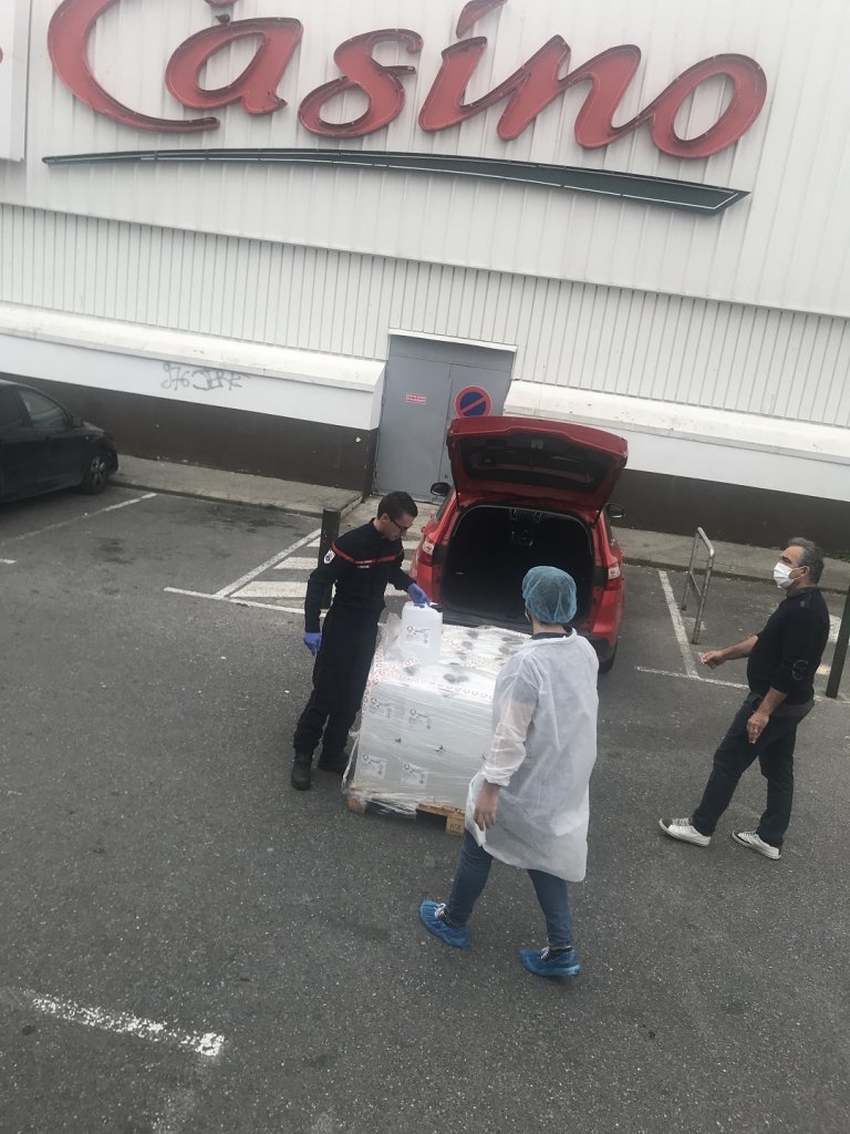 un dispatch était organisé par la pharmacie des Rosiers pour différentes pharmacies ou centres de préparation dont un représentant attendait sur place (Photo D.R.)
