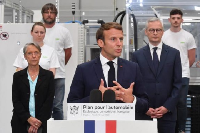 Emmanuel Macron présente son plan de soutien au secteur automobile lors d'un discours dans l'usine Valeo d'Etaples (Pas-de-Calais) (Photo capture d'écran)