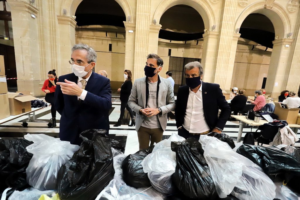 Masqués : Jean-Olivier Arnaud, directeur Général de l'AP-HM, Jocelyn Meire, fondateur de Fask et Jean-Luc Chauvin, président de la CCIAMP (Photo Robert Poulain)