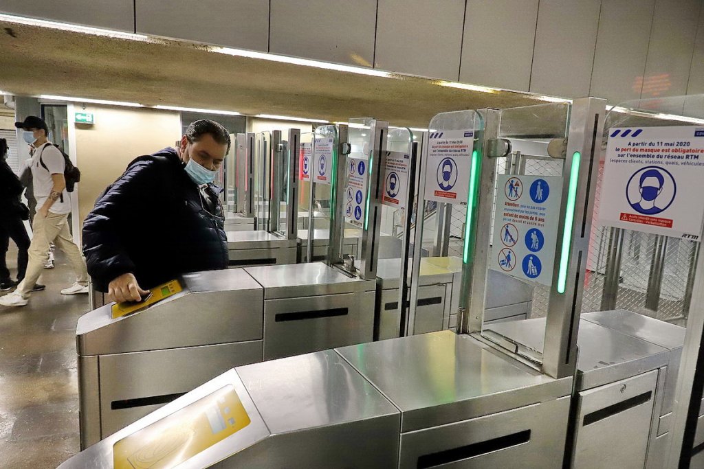 Pas de métro sans masque (Photo Robert Poulain)