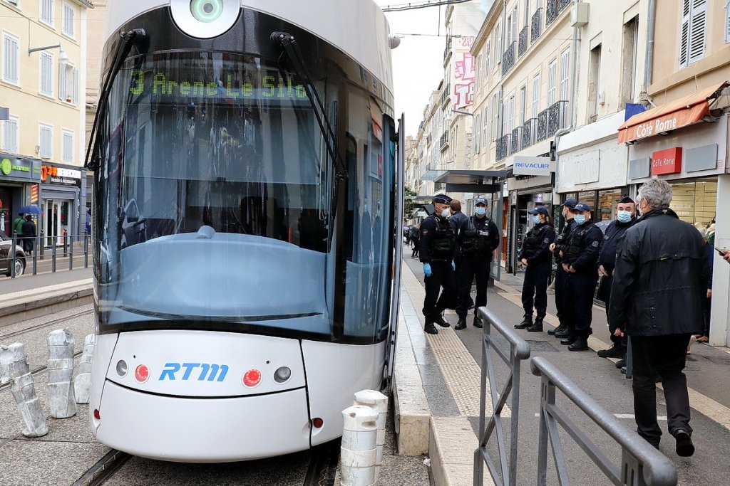 Le respect des règles sanitaires  sous haute surveillance (Photo Robert Poulain)