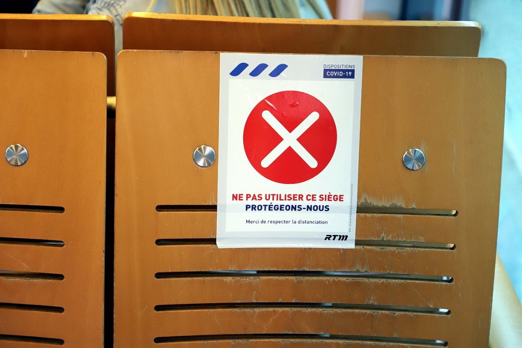 Interdiction de s'asseoir  (Photo Robert Poulain)