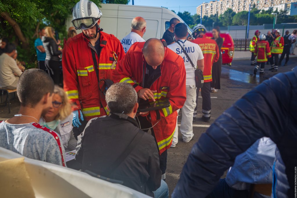 Les marins-pompiers ont effectué 7 sauvetages au niveau du 10e étage (Photo MN/BMPM/Sionneau)