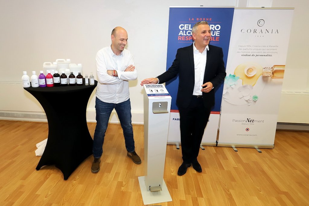 Corania a imaginé et conçu une borne de distribution de gel hydro-alcoolique responsable sans contact (Photo D.R./B.D.)