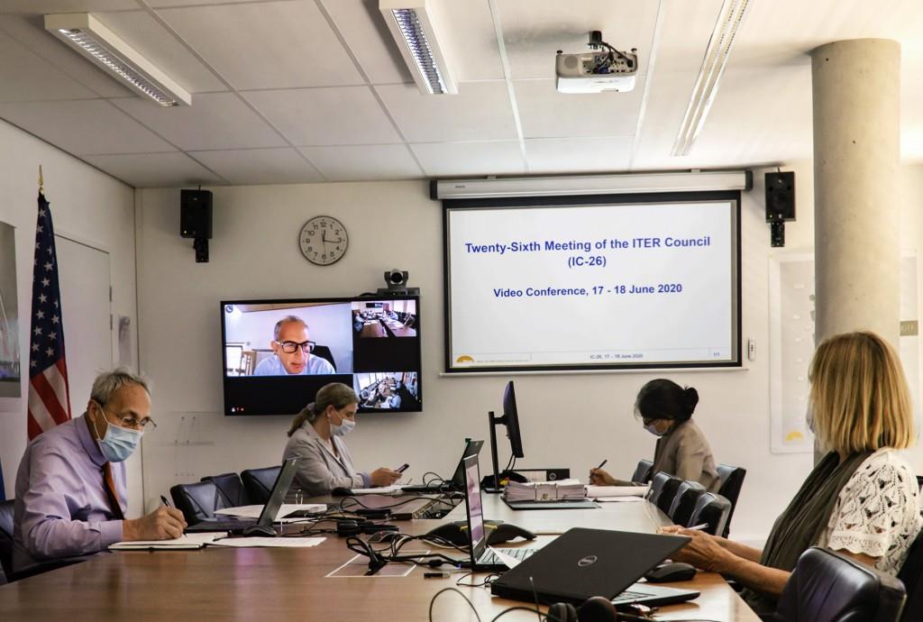 Pour la première fois de son histoire, du fait de la pandémie de Covid-19, la 26e session du Conseil Iter s'est tenue par vidéo-conférence les 17 et 18 juin 2020 en présence de son président  Bernard Bigot  (Photo: Iter Organization/EJF Riche)