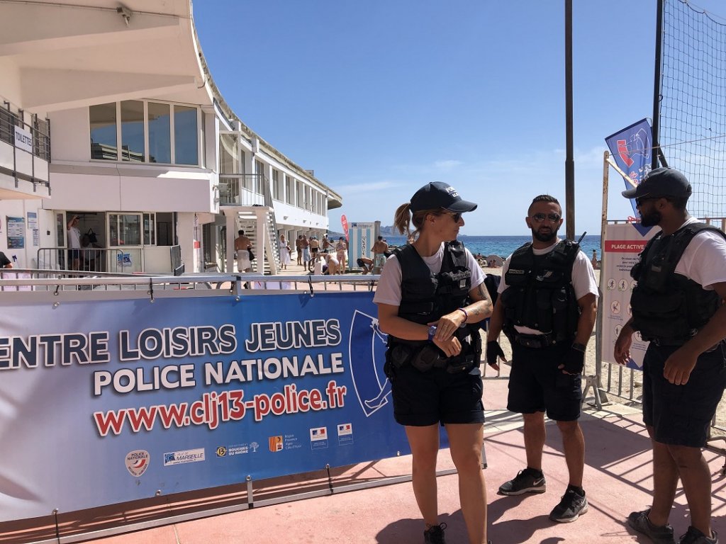Un dispositif Une nouvelle fois cet été par une action de prévention de la délinquance est menée par les deux Centres de Loisirs Jeunes (CLJ) de la police nationale, présents sur les plages de Corbières (16e) et du Prophète (7e) (Photo M.B.) Un dispositif Une nouvelle fois cet été par une action de prévention de la délinquance est menée par les deux Centres de Loisirs Jeunes (CLJ) de la police nationale, présents sur les plages de Corbières (16e) et du Prophète (7e) (Photo M.B.)