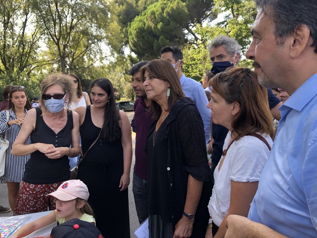 La maire de Marseille Michèle Rubirola vient de lancer au parc Longchamp La maire de Marseille Michèle Rubirola vient de lancer au parc Longchamp
