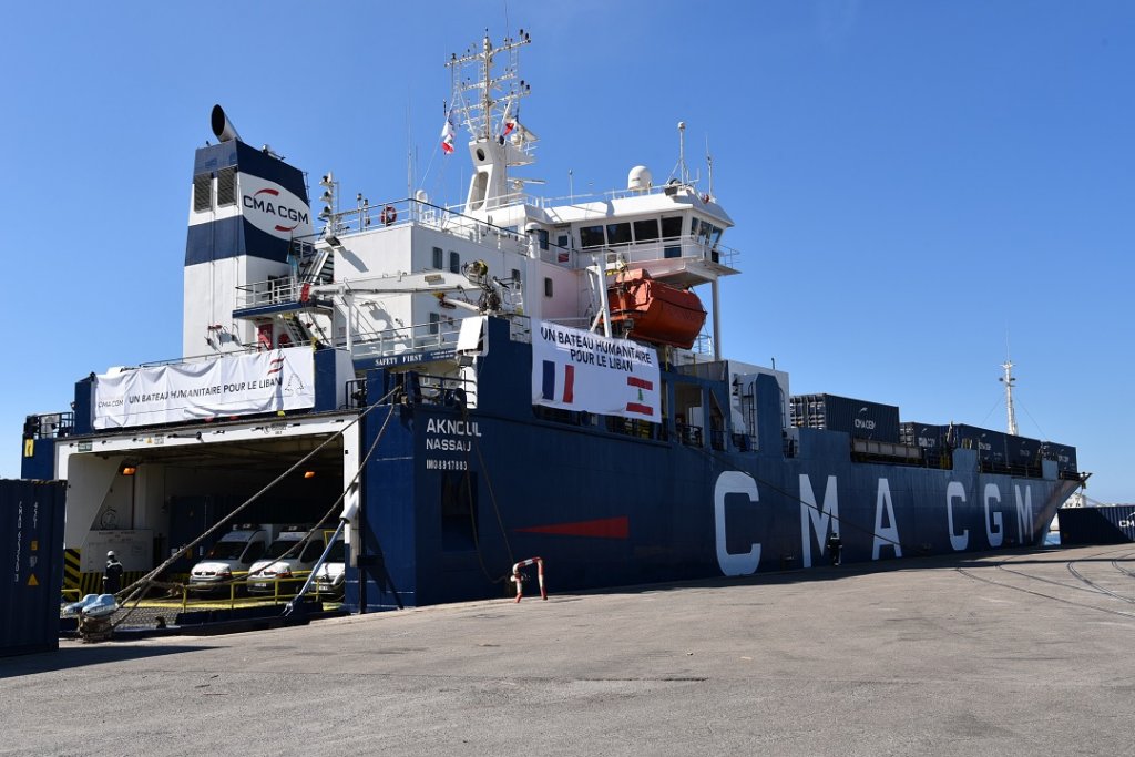 L'Aknoul, navire roulier du Groupe CMA CGM, a été dévié de son service habituel et a quitté Marseille pour Beyrouth aujourd'hui avec à son bord 2 500 tonnes d'aide humanitaire © CMA CGM L'Aknoul, navire roulier du Groupe CMA CGM, a été dévié de son service habituel et a quitté Marseille pour Beyrouth aujourd'hui avec à son bord 2 500 tonnes d'aide humanitaire © CMA CGM