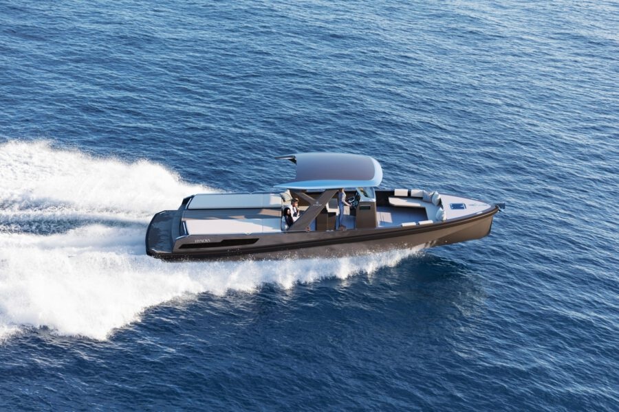Hynova 40 est le premier bateau de plaisance au monde, utilisant de l’hydrogène stocké à bord, pour naviguer sans polluer © Hynova