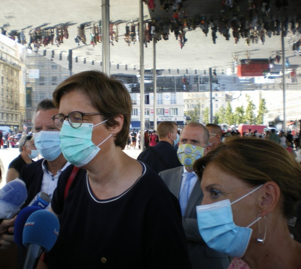 Martine Aubert entourée de Christine Juste, Sébastien Debeaumont et Denis Mauvais (Photo Michel Caire)