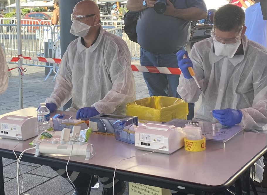 Tests de dépistage sur le Vieux-Port par les marins-pompiers de Marseille (Photo Ars Paca)