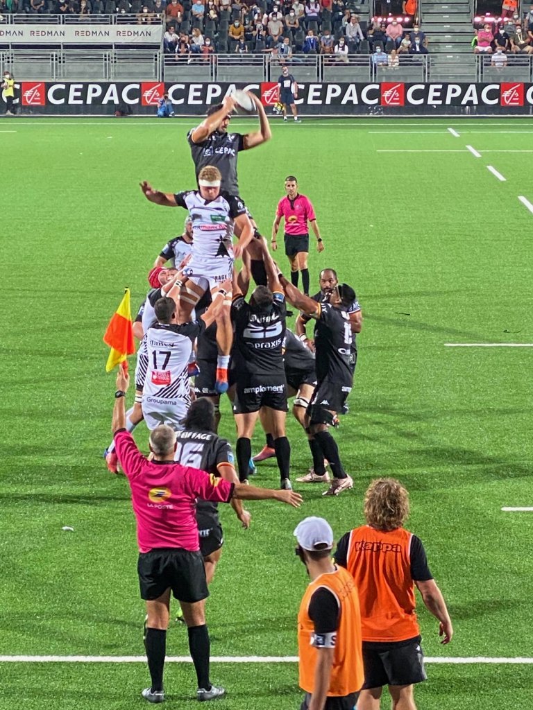 Une belle prise en touche de Jérôme Mondoulet entré en jeu en deuxième période. Photo Michel Egéa
