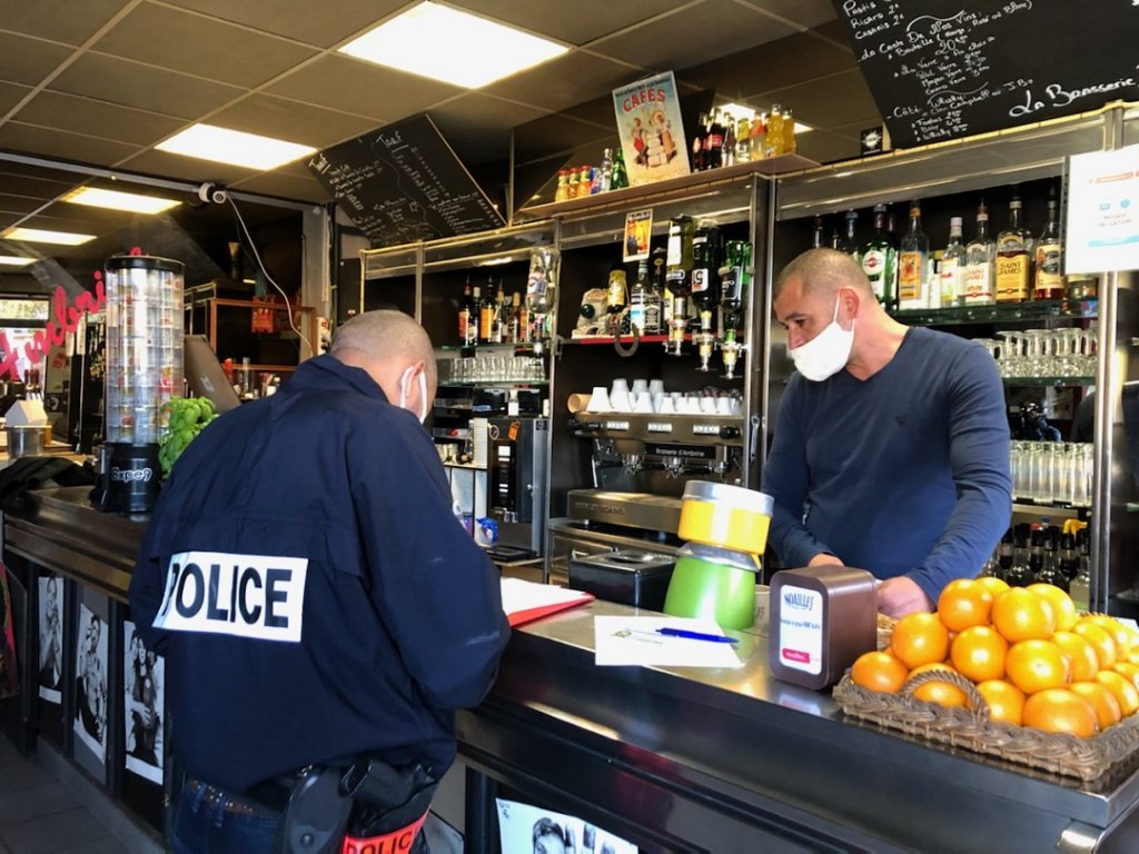 Ce gérant d'une brasserie située place Jean-Jaurès revient sur sa verbalisation de la veille (Photo Mireille Bianciotto)