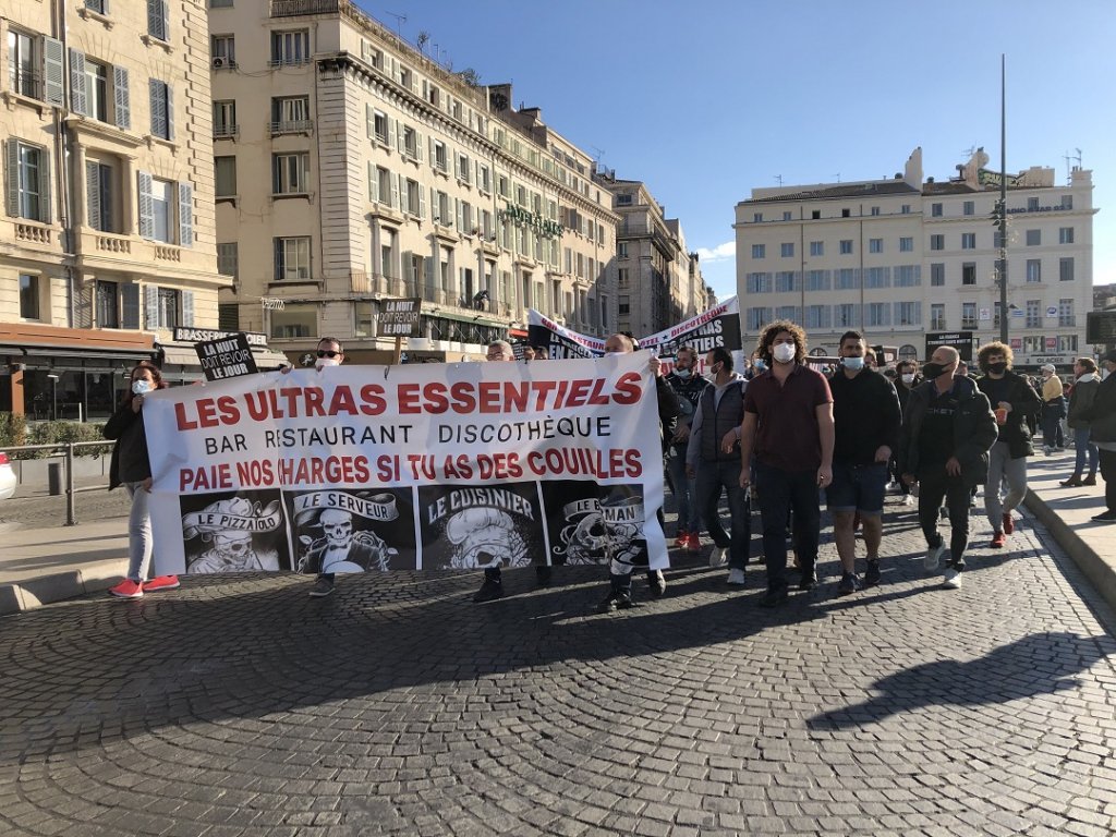 Les gérants de discothèques, restaurants, bars... dans la rue  (Photo Mireille Bianciotto)