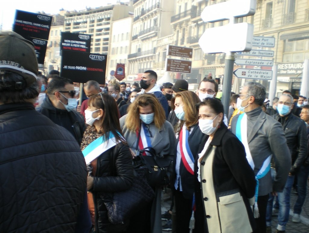 Les représentants de la majorité municipale de Marseille dans la manif  (Photo Michel Caire)