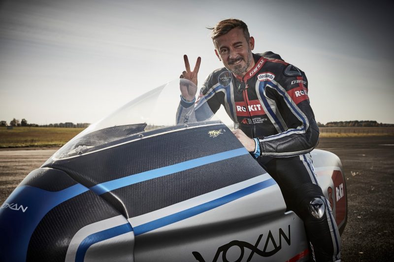 Le pilote italien Max Biaggi, sextuple champion du Monde sur sa moto électrique Voxan Wattman © Venturi Voxan