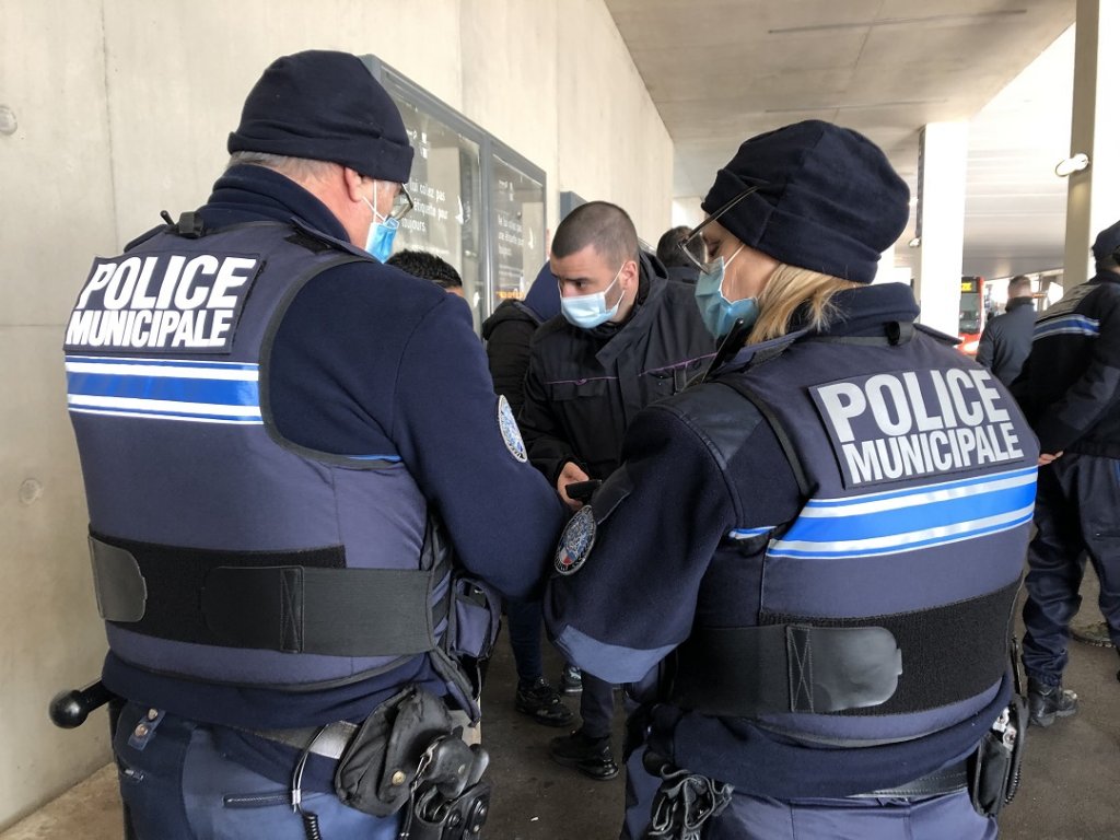 Intervention de la police municipale  (Photo Mireille Bianciotto)