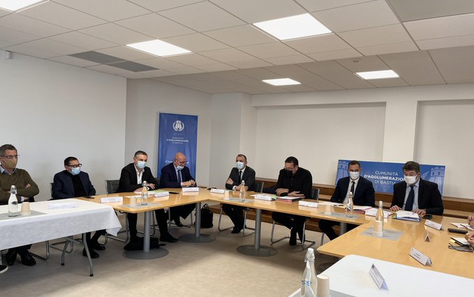 Le président Louis Pozzo di Borgo annonce que la CAB peut officiellement lancer son plan d’action "Territoire d’Industrie" ©aggloBastia