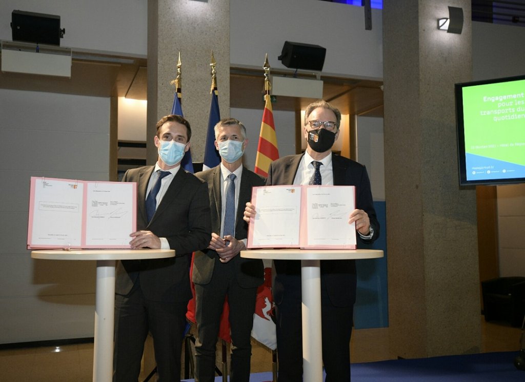 Jean-Baptiste Djebbari vient de signer avec Renaud Muselier le protocole d’accord portant sur 600M€ de travaux pour la sauvegarde de  lignes  ©Jean-Pierre Garufi