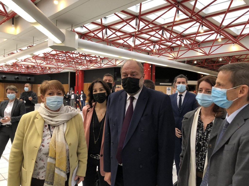 Le ministre de la Justice, Eric Dupond-Moretti, entouré de madame la procureure de Marseille, Dominique Laurens et de Olivier Leurent, président du Tribunal judiciaire de Marseille (Photo Mireille Bianciotto) Le ministre de la Justice, Eric Dupond-Moretti, entouré de madame la procureure de Marseille, Dominique Laurens et de Olivier Leurent, président du Tribunal judiciaire de Marseille (Photo Mireille Bianciotto)