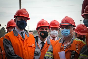 Bruno Le Maire et Renaud Muselier se sont rendus ce vendredi 26 mars à Fos-sur-Mer, afin de visiter l’usine d’ArcelorMittal © Gouvernement