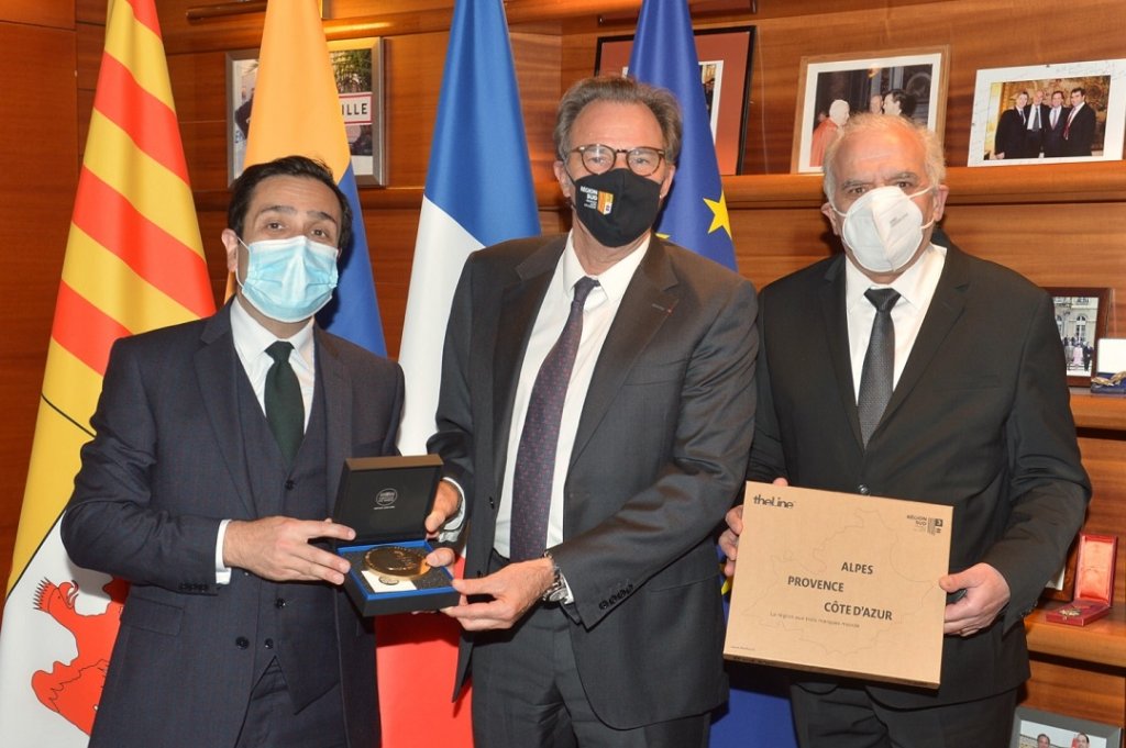 Renaud Muselier entouré de Hovhannès Guevorkian et Samvel Lalayan © Yann Bouvier
