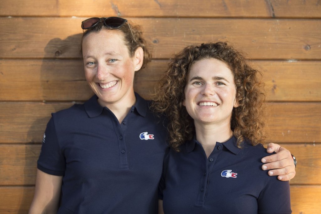 Albane Dubois à gauche, Lili Sebesi à droite (Photo Lionel Cottin @FFVoile) Albane Dubois à gauche, Lili Sebesi à droite (Photo Lionel Cottin @FFVoile)