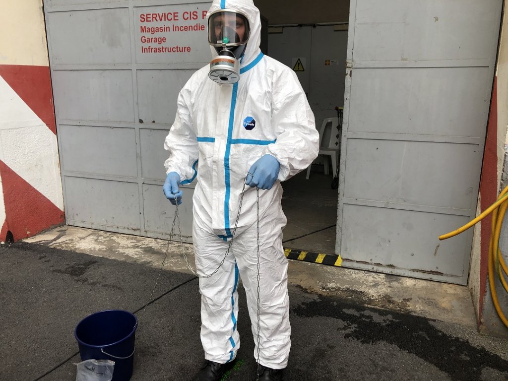 Les marins-pompiers ont mis en place un dispositif qui permet de détecter le virus en analysant les eaux usées ©Mireille Bianciotto