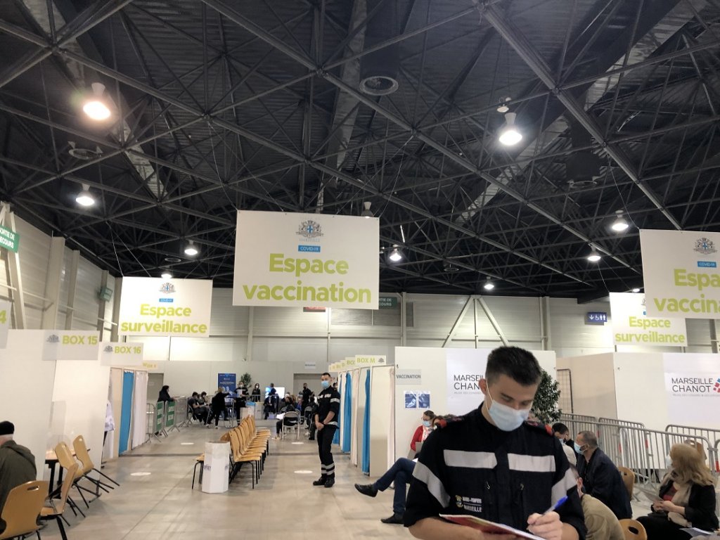 Le public est accueilli par les marins-pompiers ©Mireille Bianciotto Le public est accueilli par les marins-pompiers ©Mireille Bianciotto