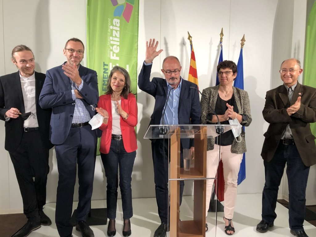 Jean-Laurent Félizia au centre entouré de ses têtes de liste (Photo Mireille Bianciotto)