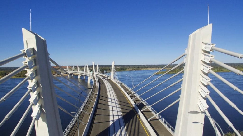 Inauguration du pont de Kazungula long de 923 mètres reliant la Zambie au Botswana ©RDC