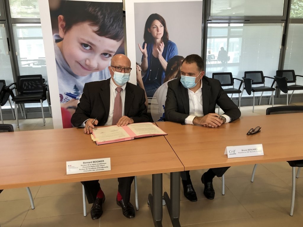 Signature d'une deuxième convention entre Bernard Beigner et Bruno Benjamin ©Mireille Bianciotto Signature d'une deuxième convention entre Bernard Beigner et Bruno Benjamin ©Mireille Bianciotto