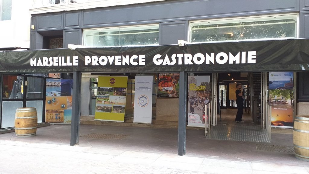 MPG investit une adresse emblématique du cours Saint-Louis, les anciens locaux de l'écailler Toinou (Photo Patricia Maillé-Caire)