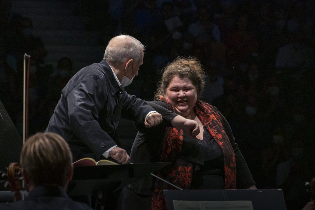 Plamena Mangova en totale complicité avec le maestro Foster ©Valentine Chauvin